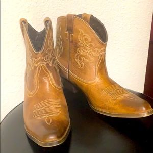 Women’s cowgirl style  booties
